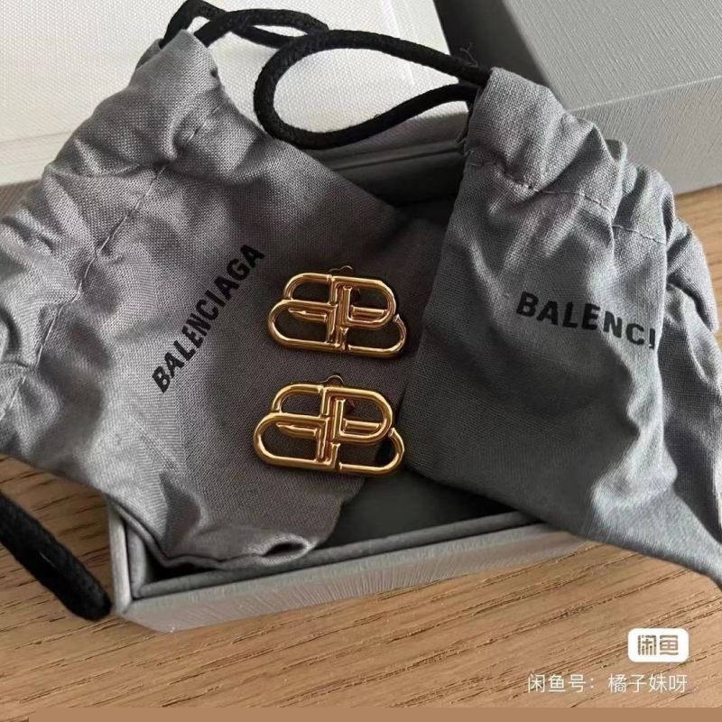 Ba*len*cia*ga earrings